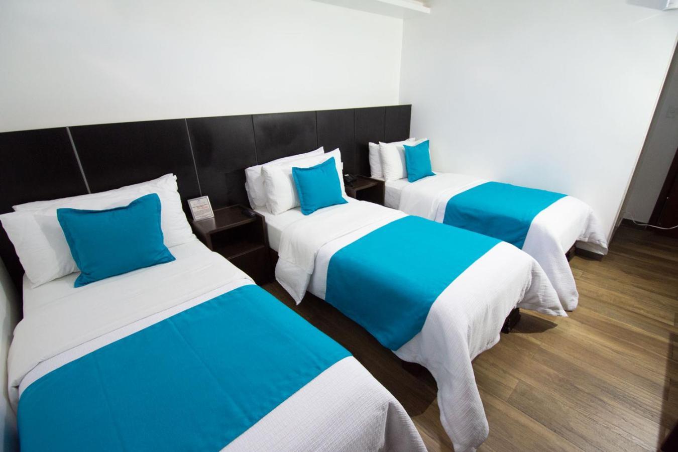 Hotel Plaza Victoria Ibarra Extérieur photo