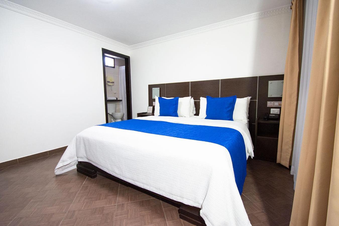 Hotel Plaza Victoria Ibarra Extérieur photo