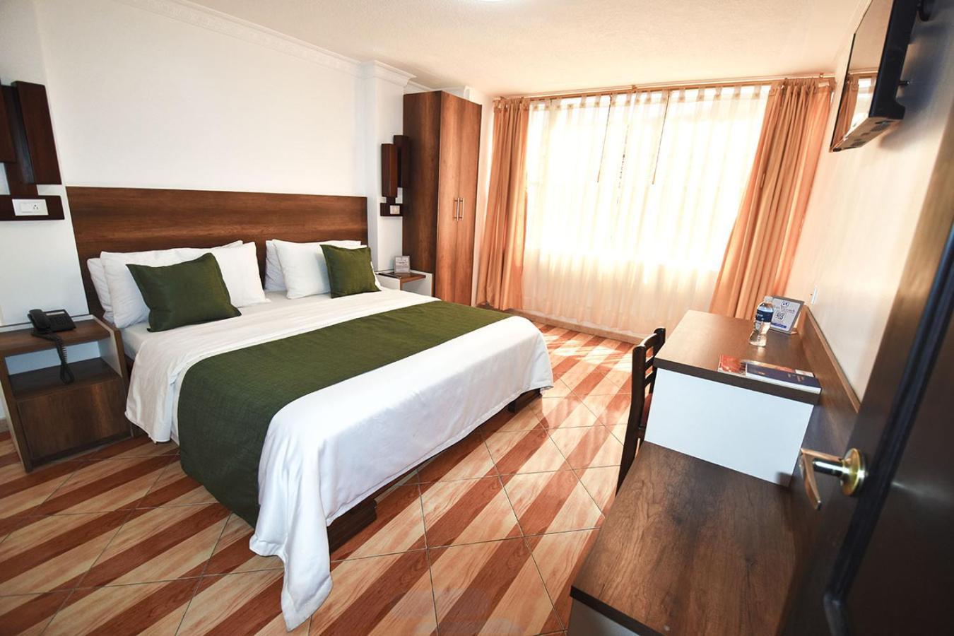 Hotel Plaza Victoria Ibarra Extérieur photo