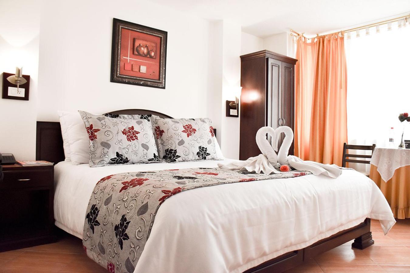 Hotel Plaza Victoria Ibarra Extérieur photo