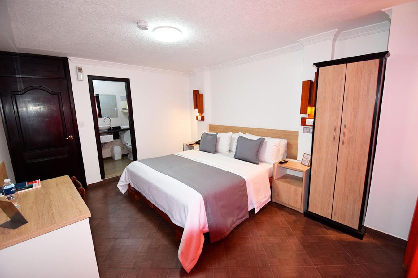 Hotel Plaza Victoria Ibarra Extérieur photo
