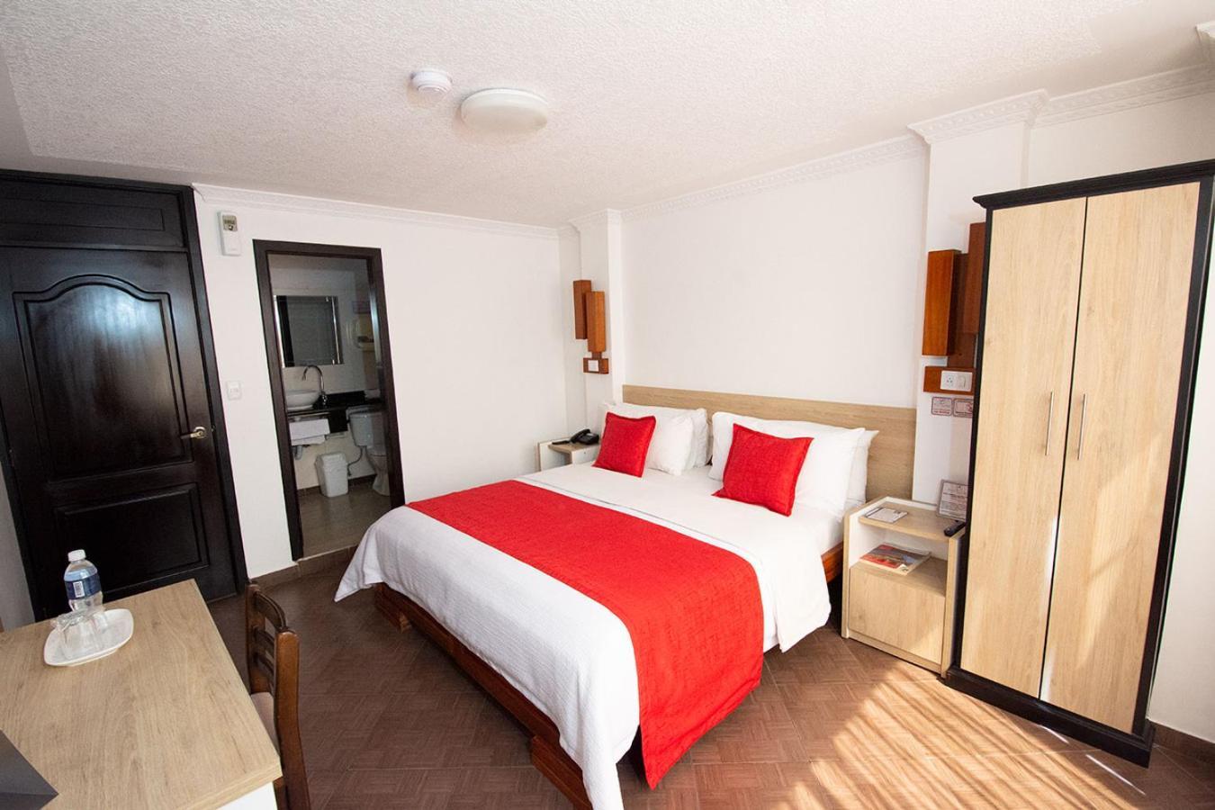 Hotel Plaza Victoria Ibarra Extérieur photo
