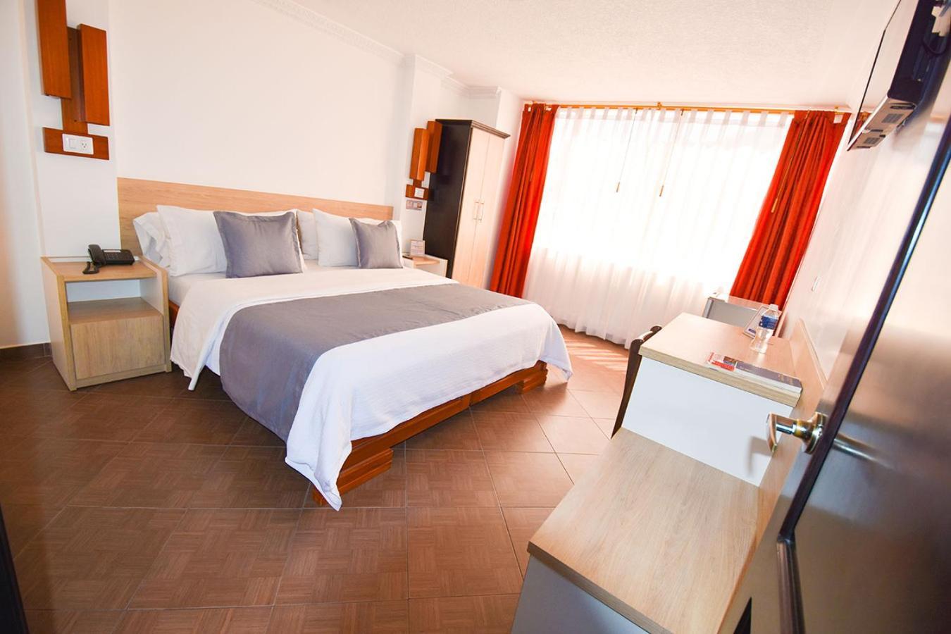 Hotel Plaza Victoria Ibarra Extérieur photo