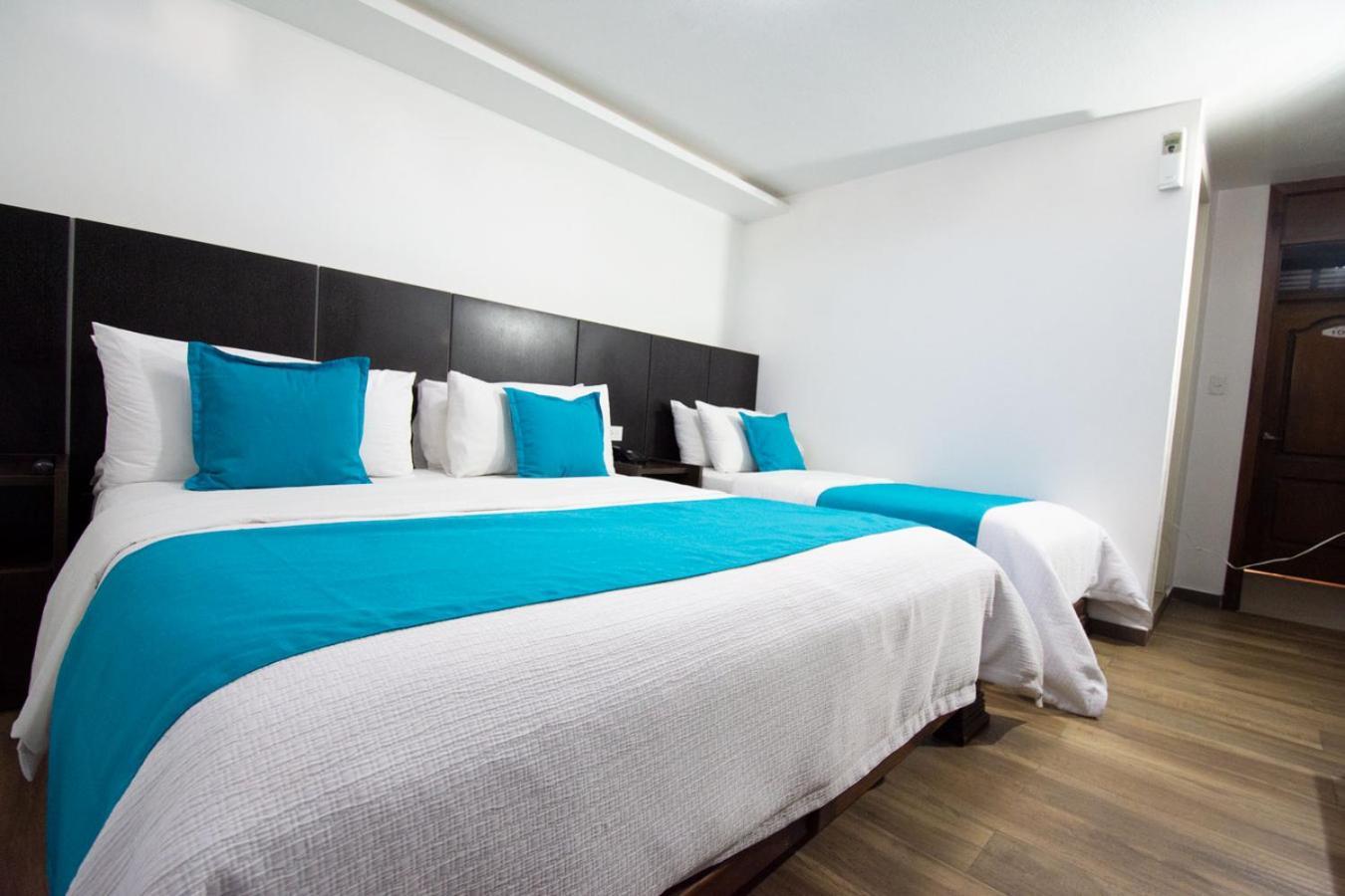 Hotel Plaza Victoria Ibarra Extérieur photo