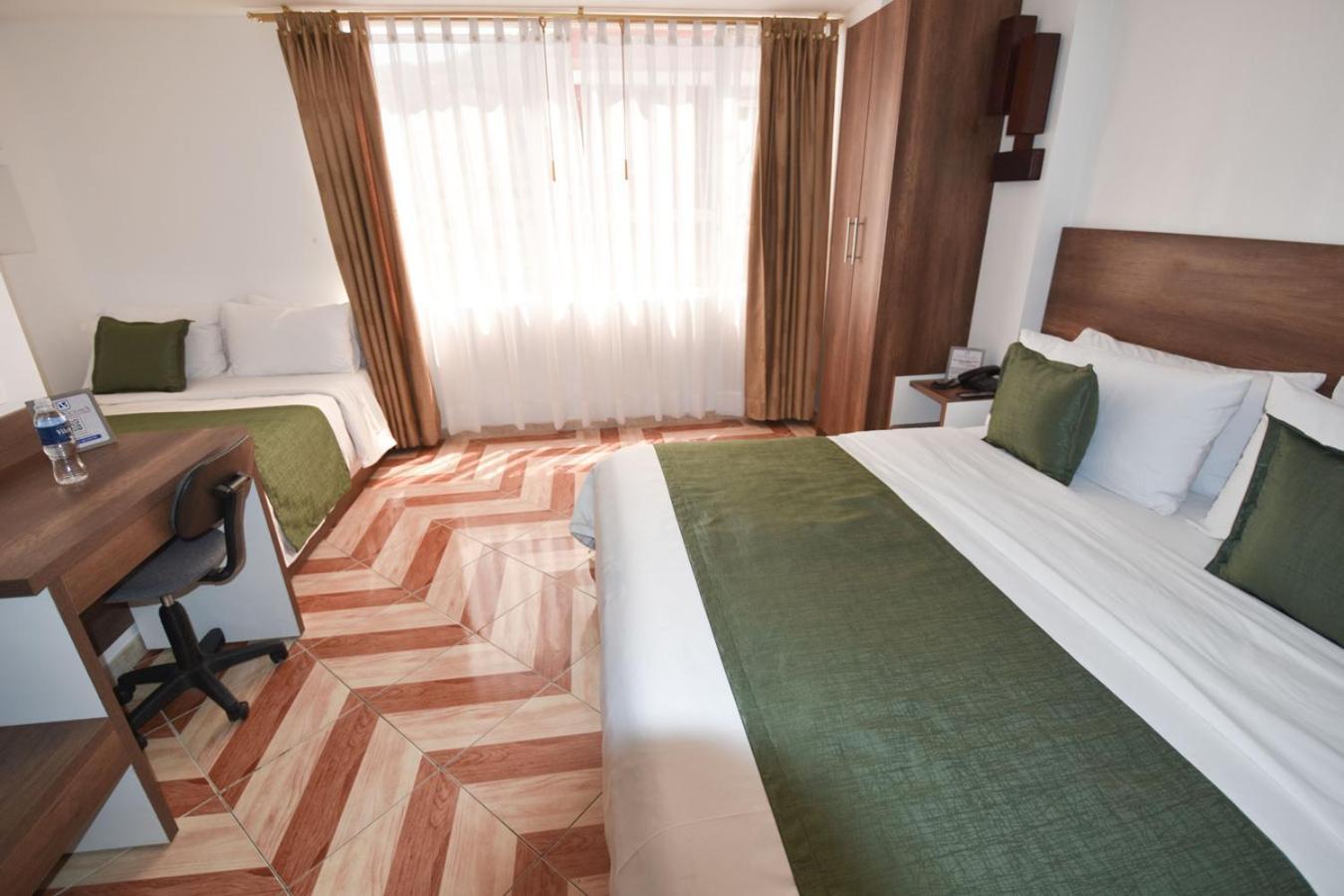Hotel Plaza Victoria Ibarra Extérieur photo