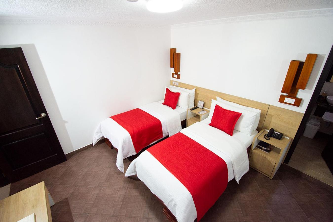 Hotel Plaza Victoria Ibarra Extérieur photo