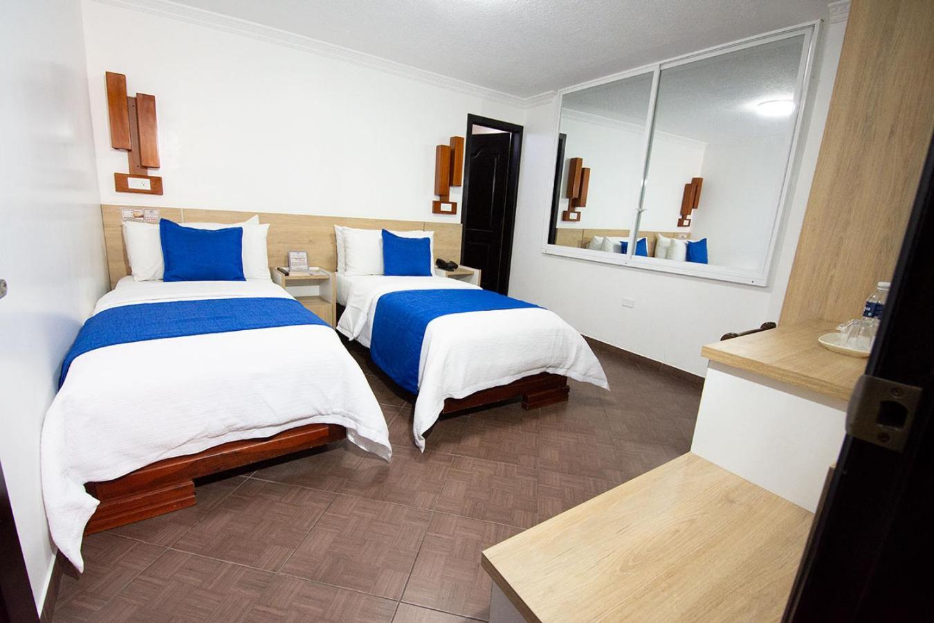 Hotel Plaza Victoria Ibarra Extérieur photo