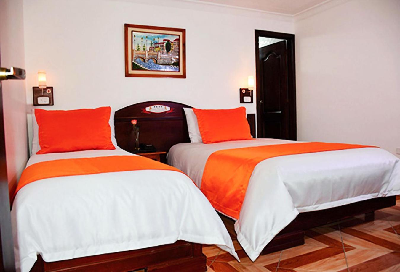 Hotel Plaza Victoria Ibarra Extérieur photo