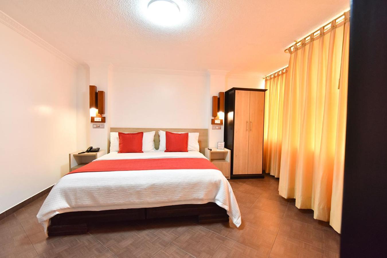 Hotel Plaza Victoria Ibarra Extérieur photo