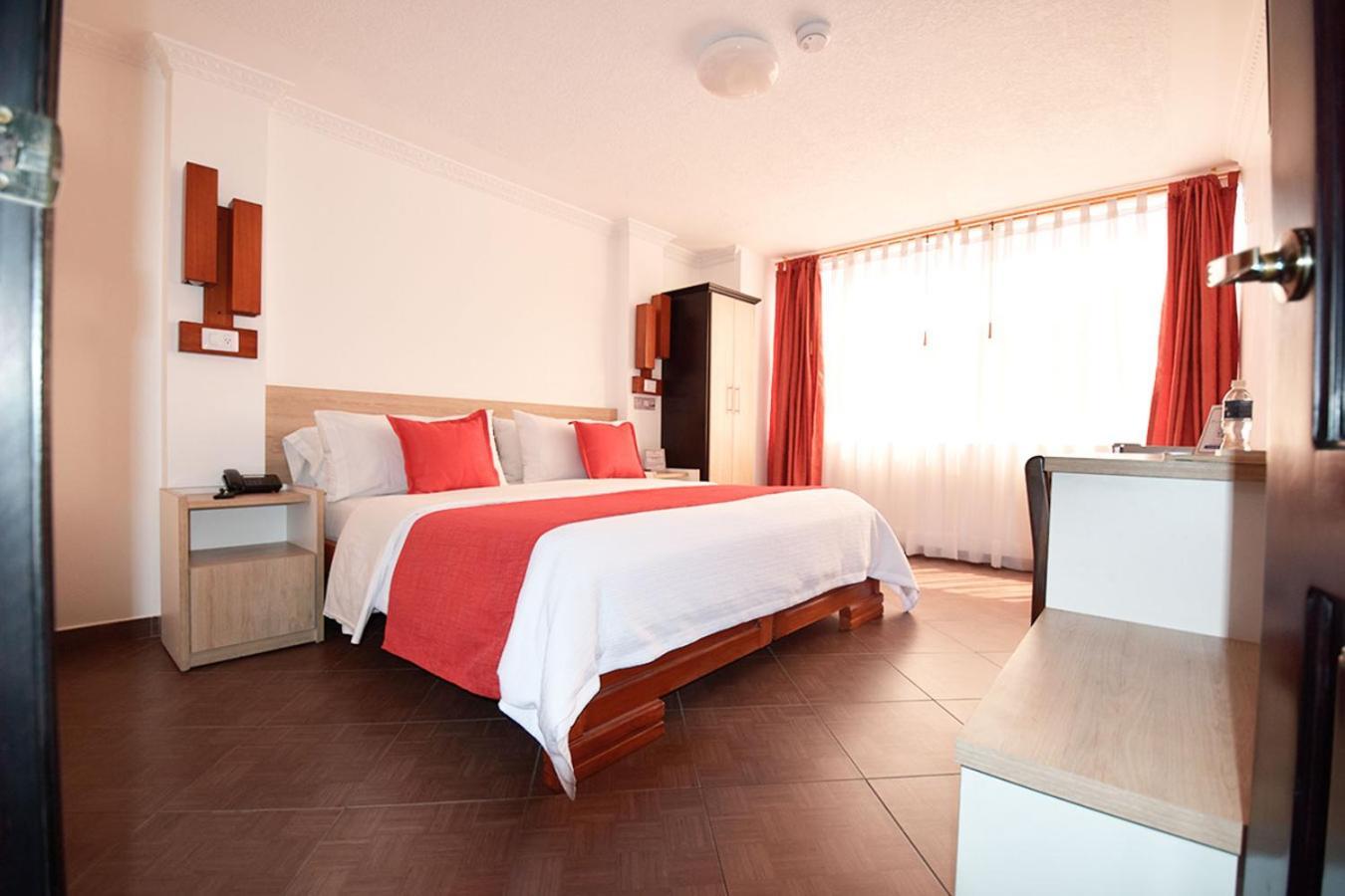 Hotel Plaza Victoria Ibarra Extérieur photo