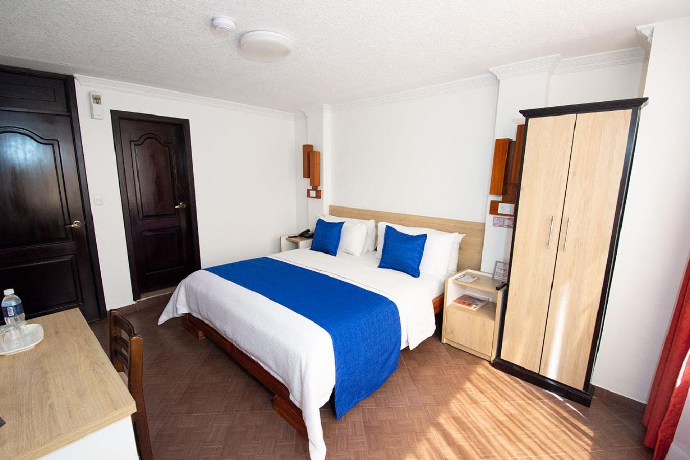 Hotel Plaza Victoria Ibarra Extérieur photo