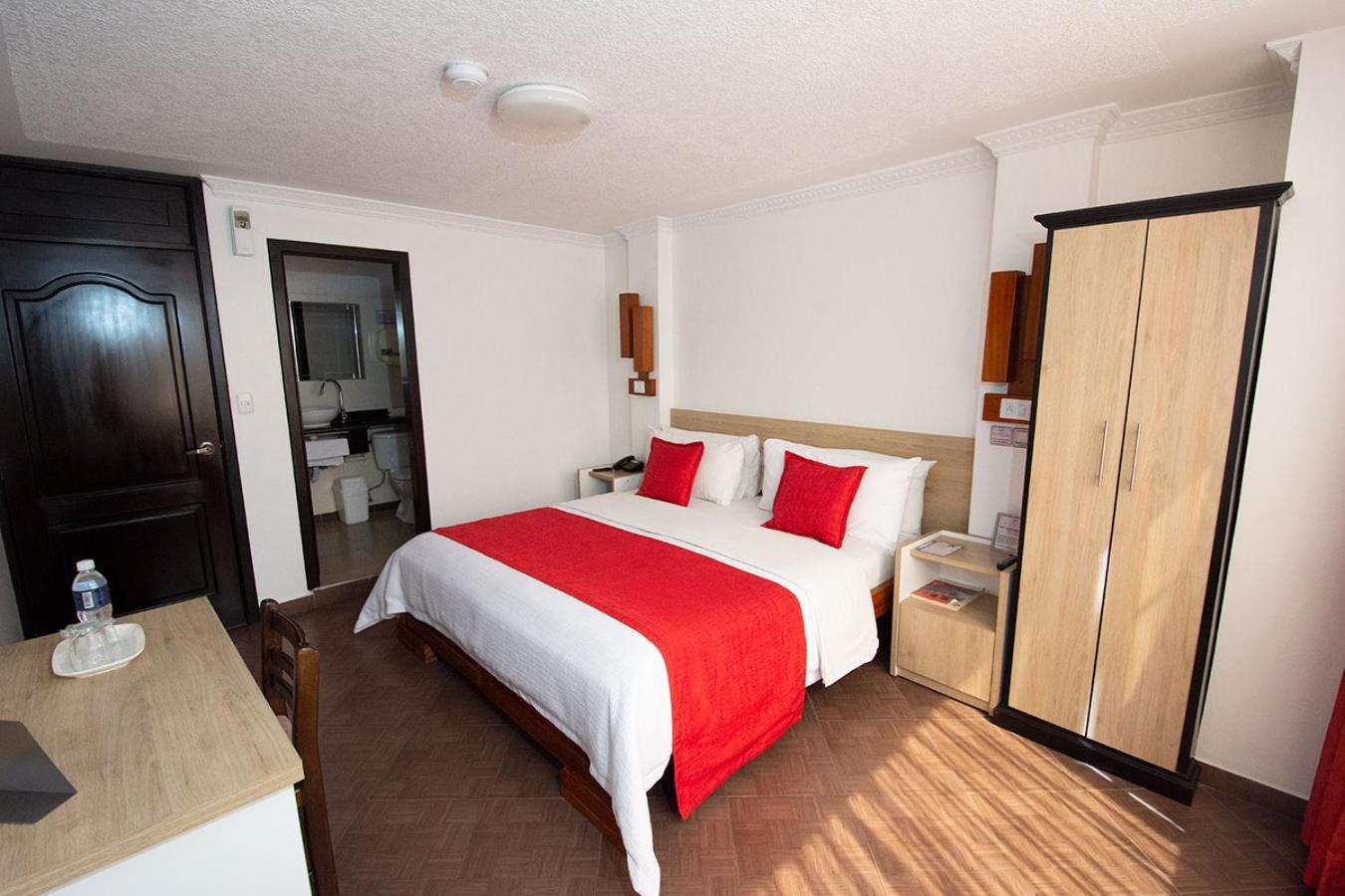 Hotel Plaza Victoria Ibarra Extérieur photo