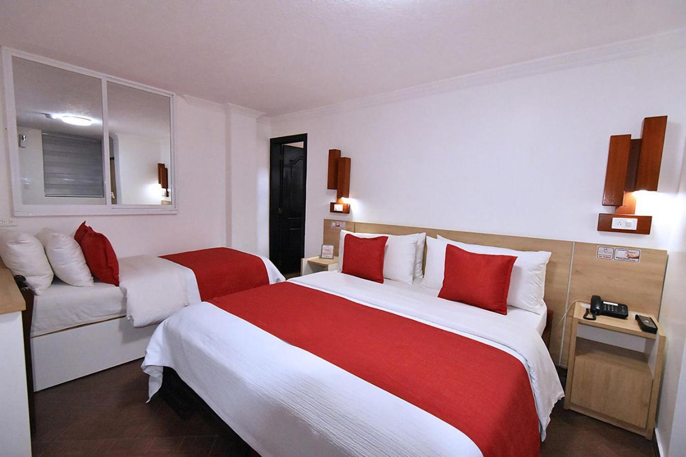 Hotel Plaza Victoria Ibarra Extérieur photo
