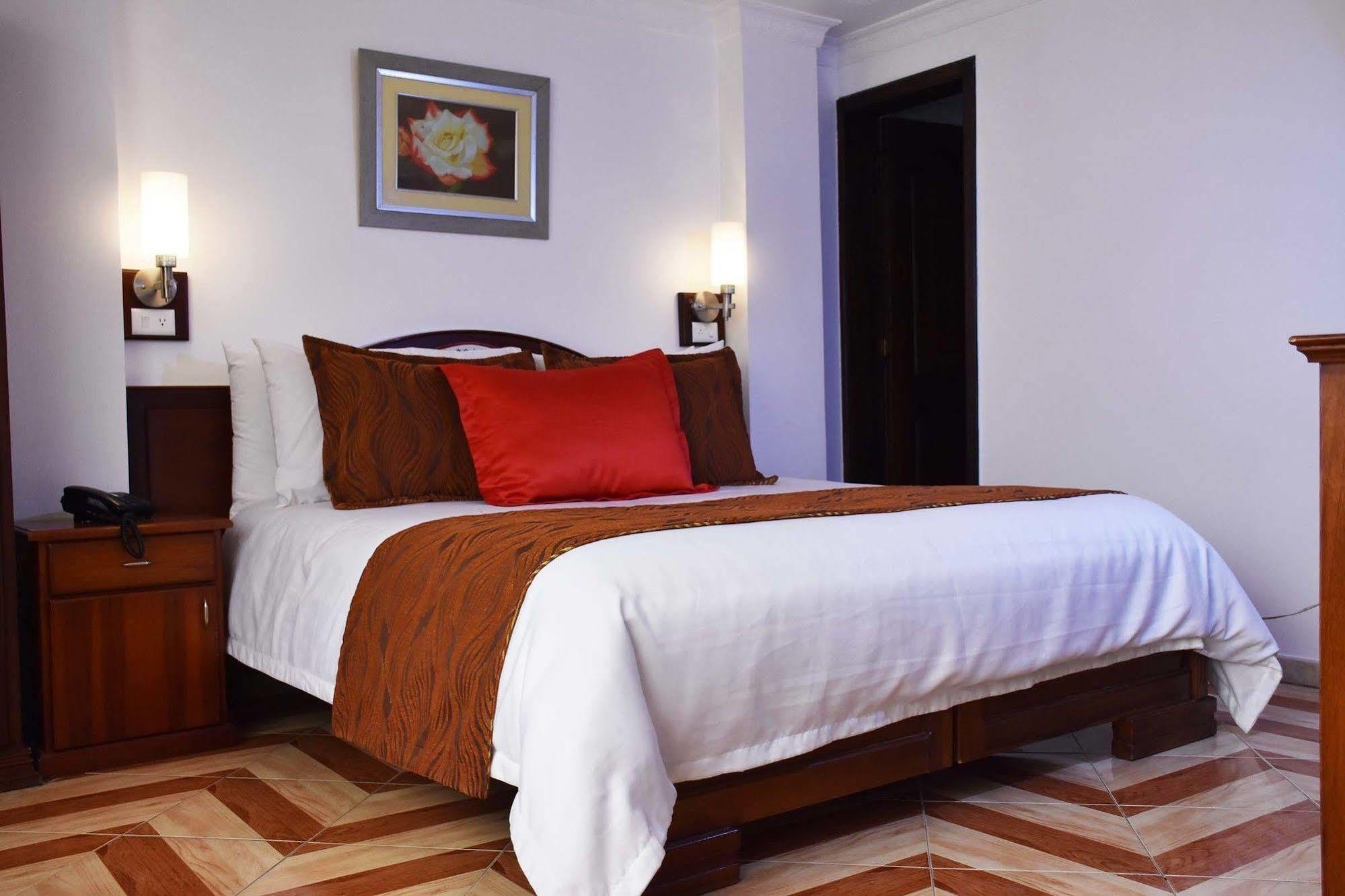 Hotel Plaza Victoria Ibarra Extérieur photo
