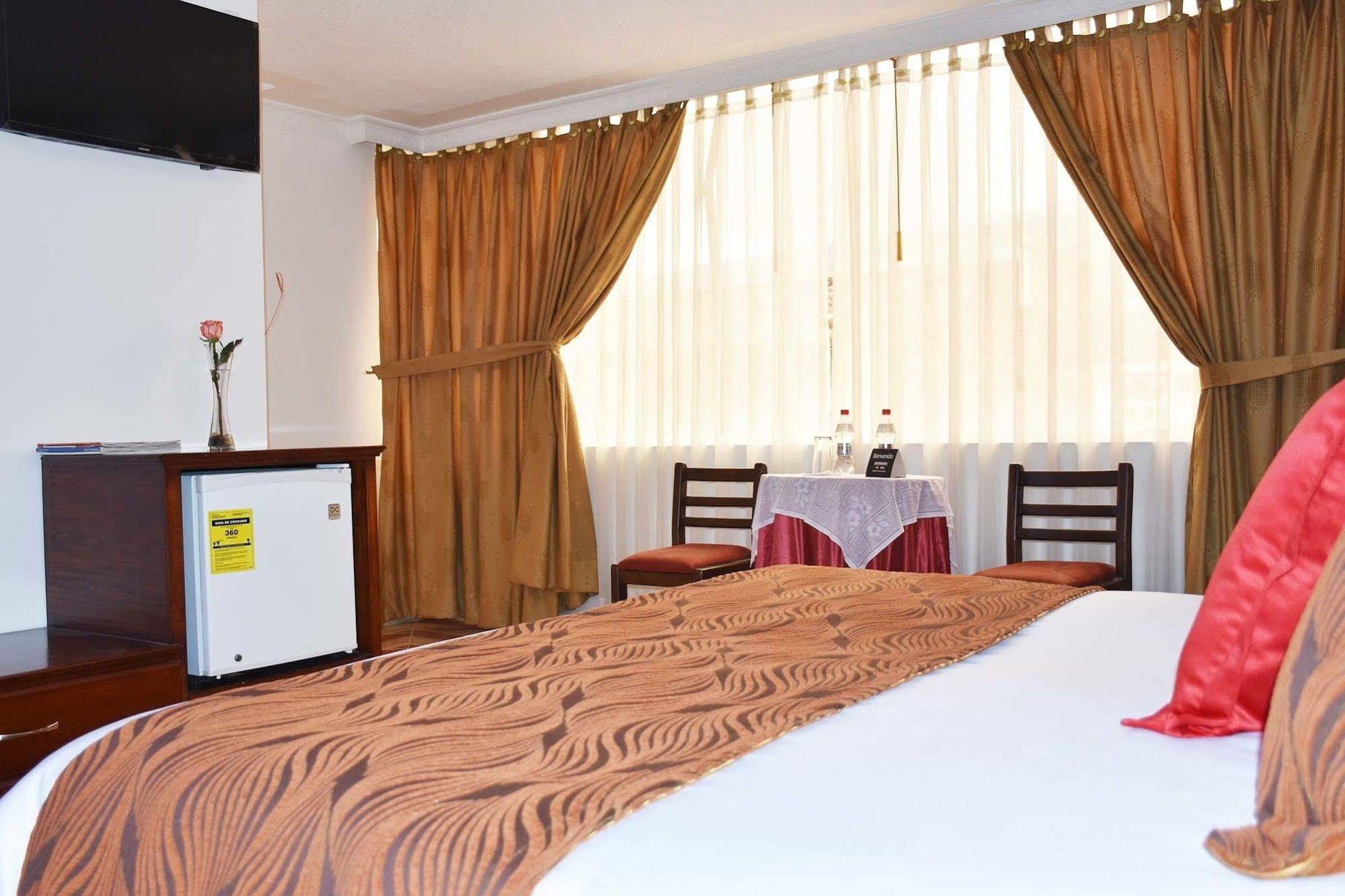 Hotel Plaza Victoria Ibarra Extérieur photo