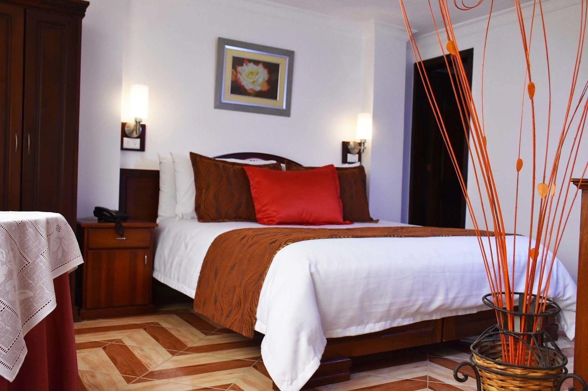 Hotel Plaza Victoria Ibarra Extérieur photo