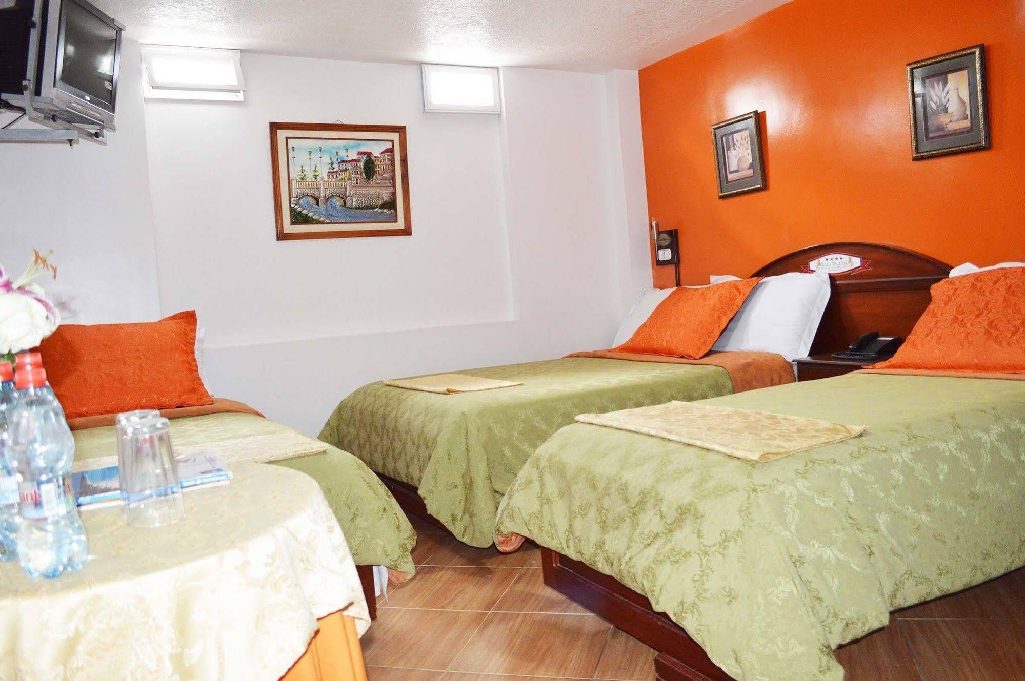 Hotel Plaza Victoria Ibarra Extérieur photo